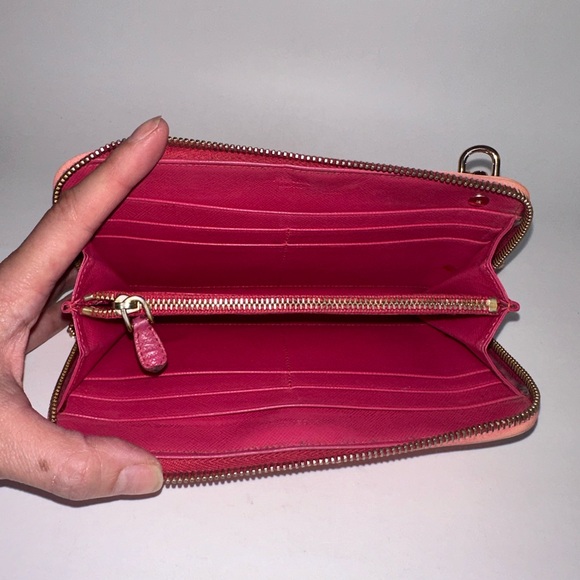💯 PRADA Logo Peach Saffiano Leather Zippered Wallet on Chain W/ auth cert - Picture 4 of 12